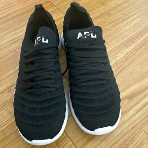 APL Techloom wave hybrid running shoe
